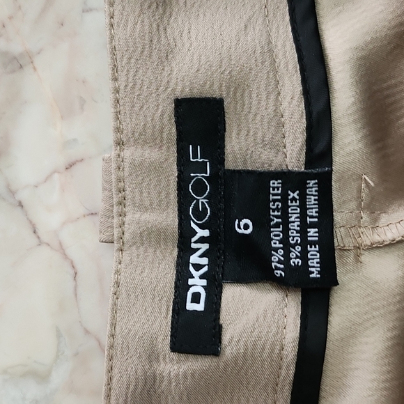 Bundle of DKNY capri and bermuda - Picture 8 of 16